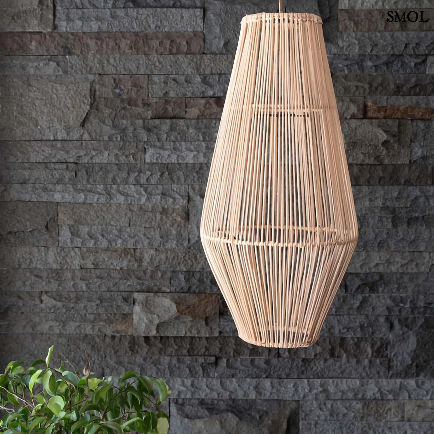 AFRODISIAC - rattan lámpaernyő - natúr, 60 cm - smol.hu - szobában, fekete fal előtt