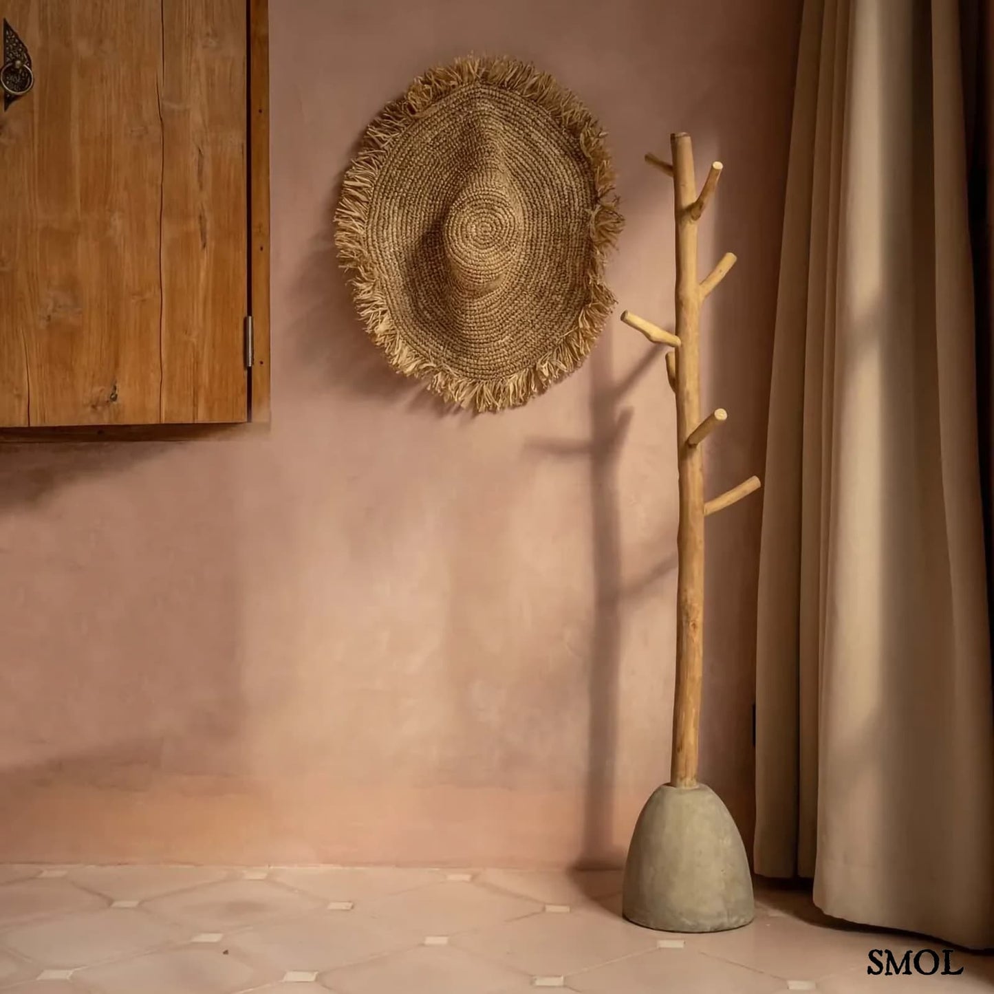 CONCRETE, természetes beton-fa ruhafogas, 150 cm - smol.hu - kalappal