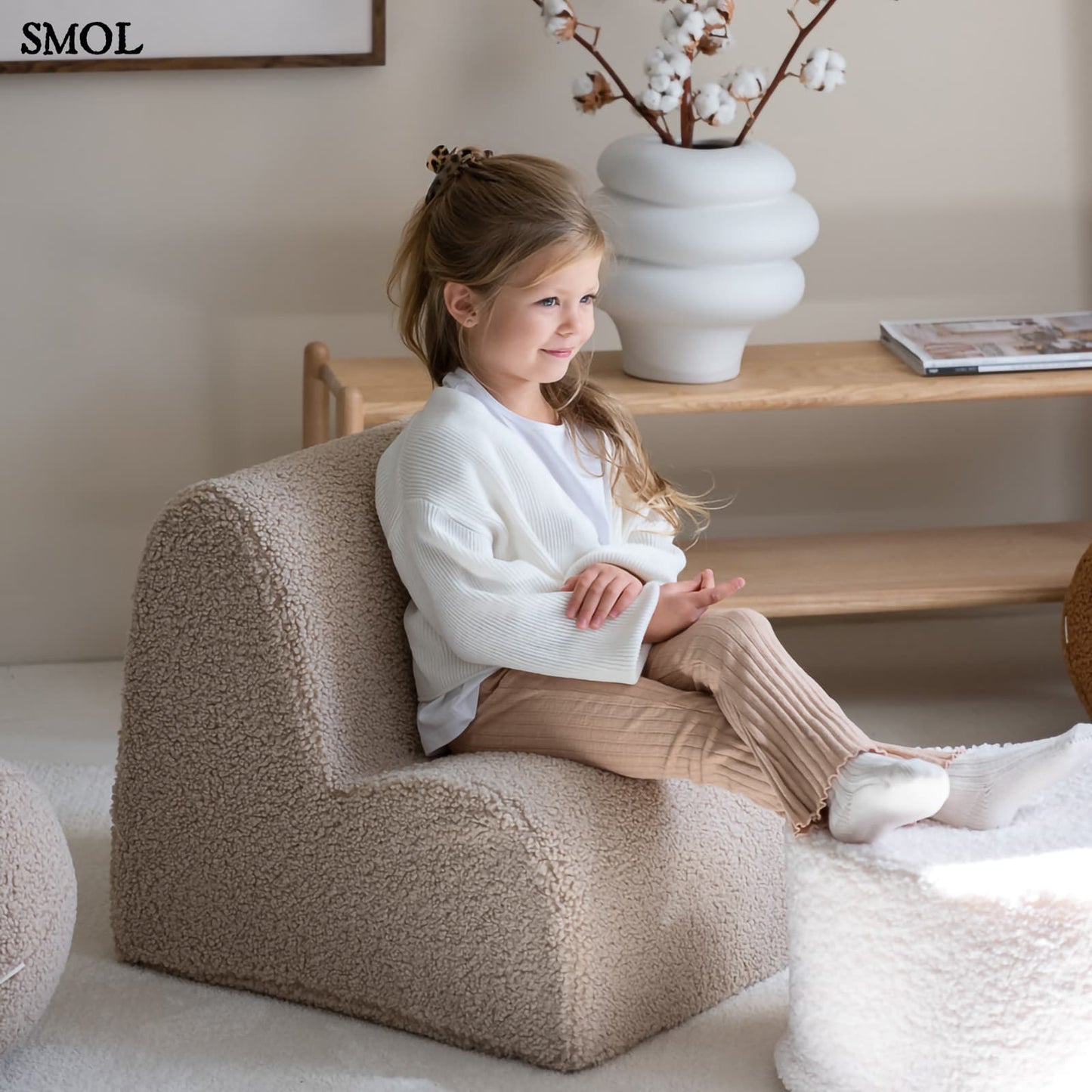 Gyerek felhőfotel| BISCUIT, felhő alakú, teddy anyagú gyerekfotel - SMOL - gyerekszobában, gyerekkel