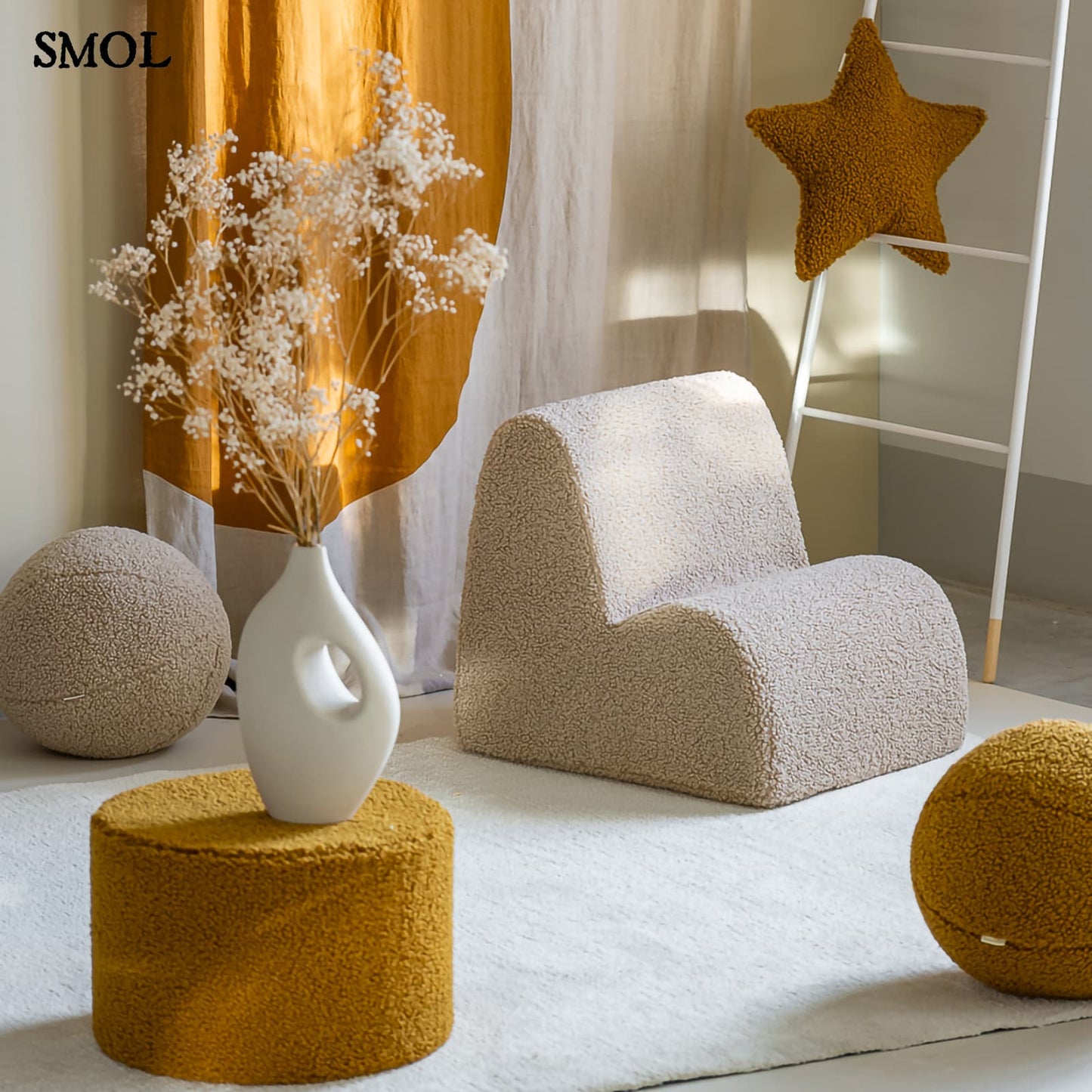 Gyerek felhőfotel | CREAM WHITE, felhő alakú, teddy anyagú gyerekfotel, SMOL - gyerekszobában, kiegészítőkkel