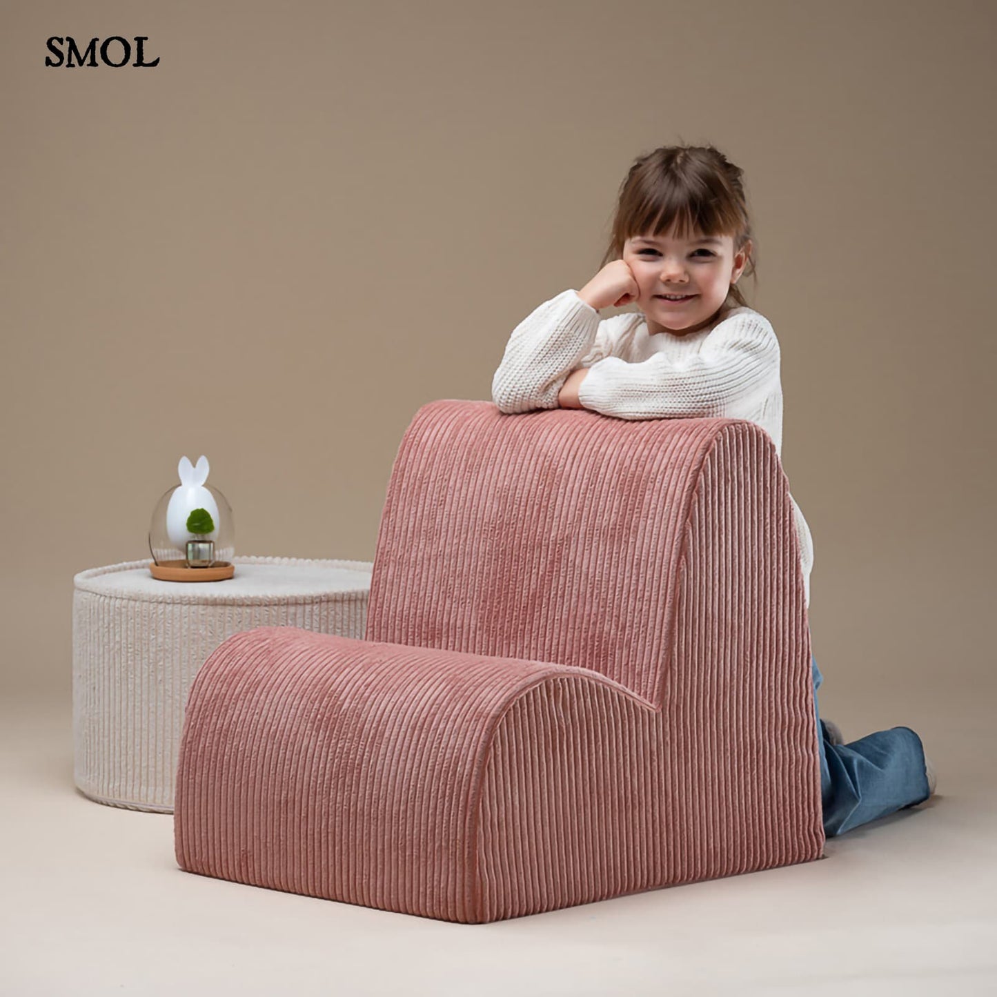 Gyerek felhőfotel | PINK MOUSSE felhő alakú, teddy anyagú gyerekfotel - SMOL - könyöklő gyerekkel