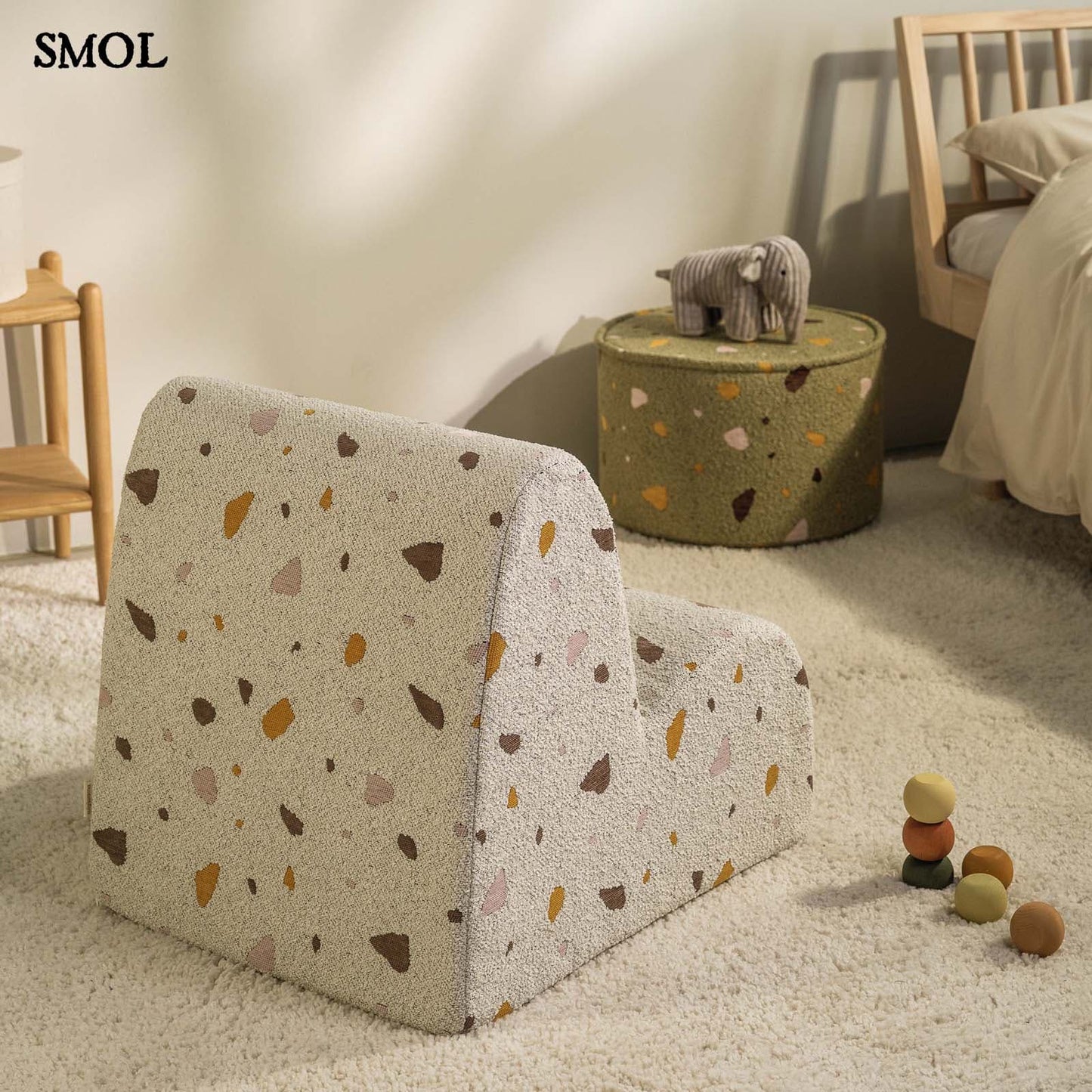 Gyerek felhőfotel | TERRAZZO MARBLE - SMOL - hátulról, gyerekszobában