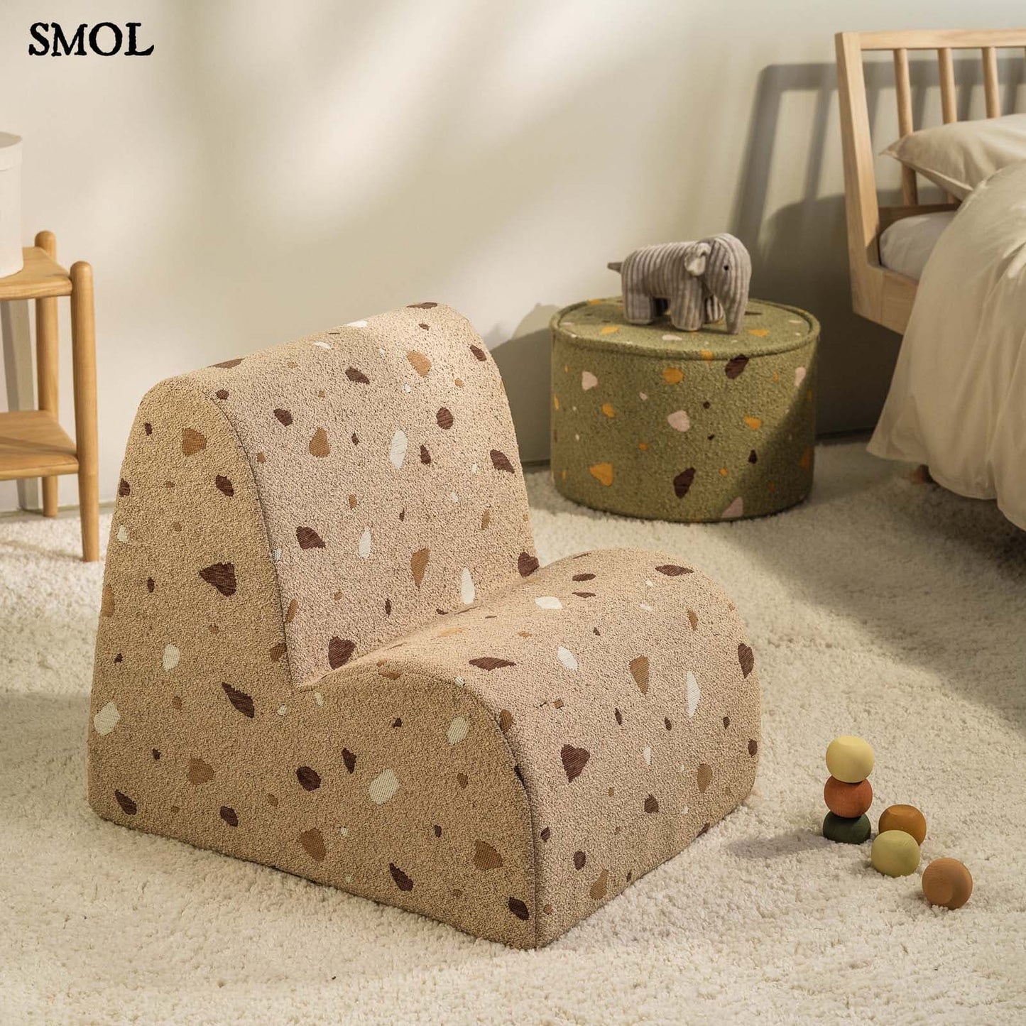 Gyerek felhőfotel | TERRAZZO SAND - SMOL - szemből, gyerekszobában