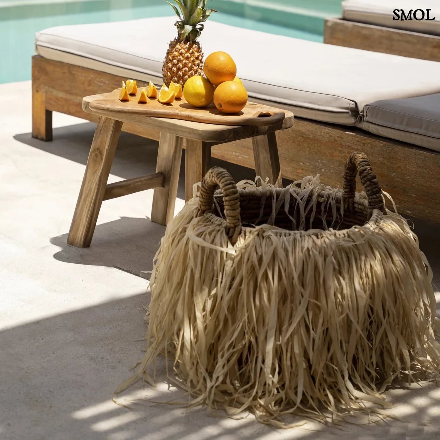 Raffia Tárolókosár, 43 cm | RAFFIA BASKET - smol.hu - nyugágy mellett nagyítva