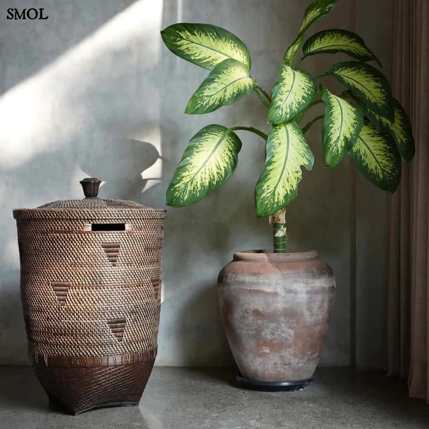 Rattan Tárolókosár fedéllel, 90 cm | COLONIAL LAUNDRY | SMOL - növénnyel