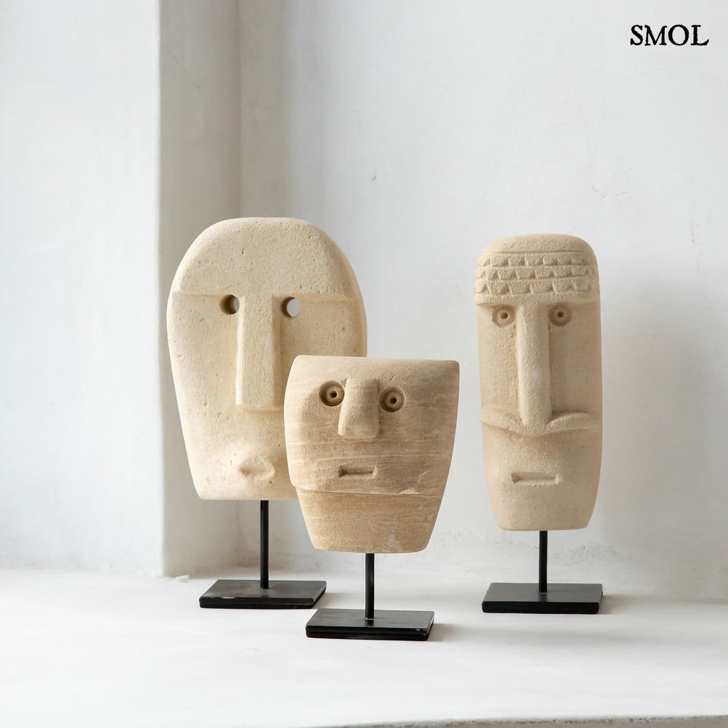 SUMBA21, kőszobor tartón, 19 cm - smol.hu