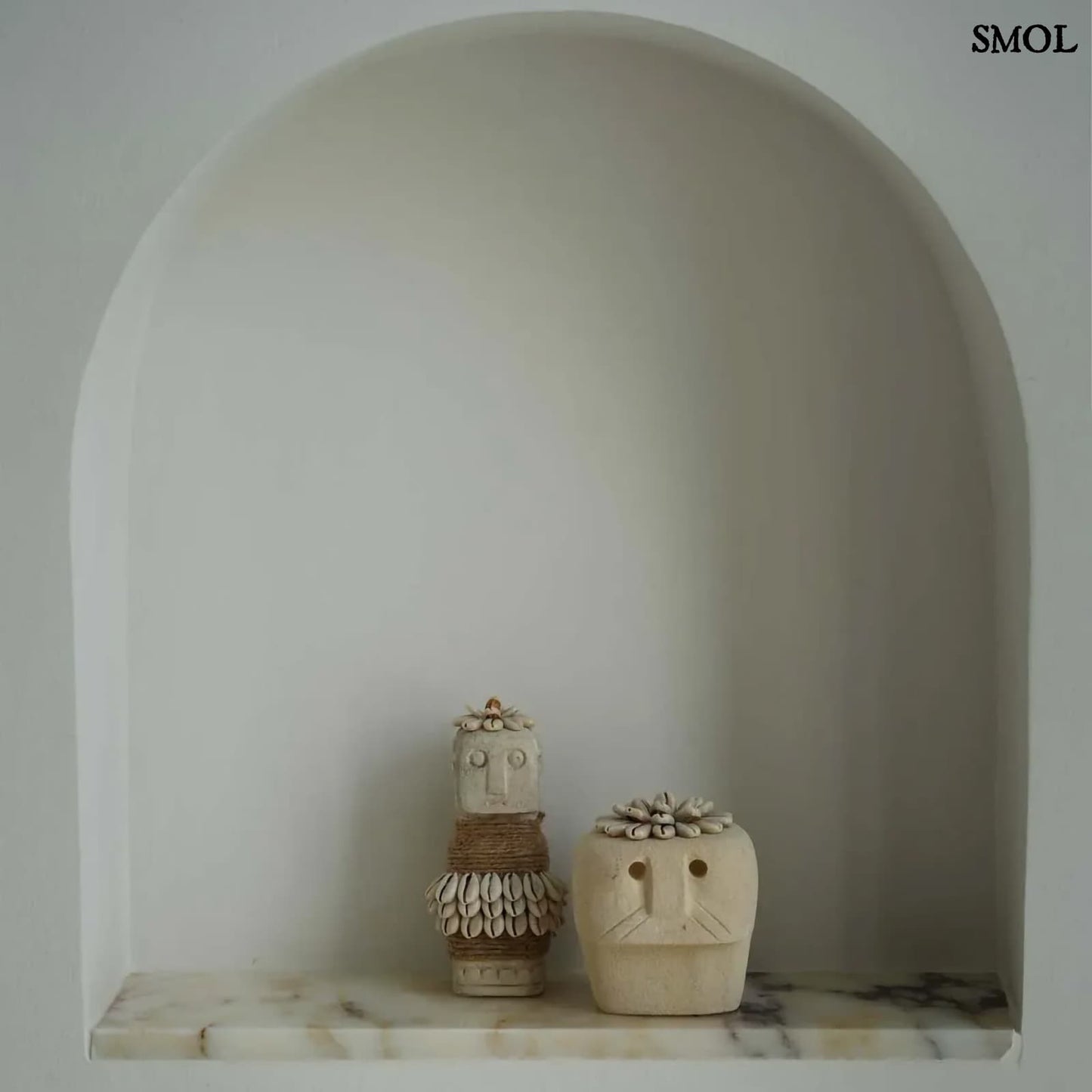 SUMBA37, kőszobor kagylókkal, 11 cm