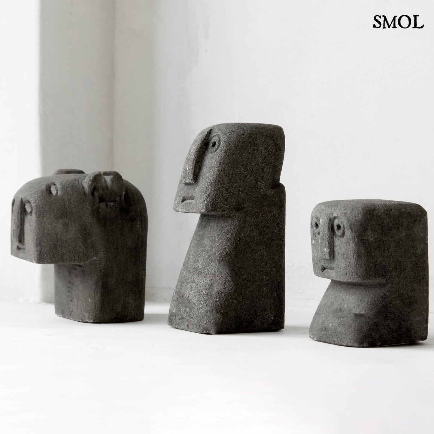 SUMBA14, szürke kőszobor, 7 cm - smol.hu