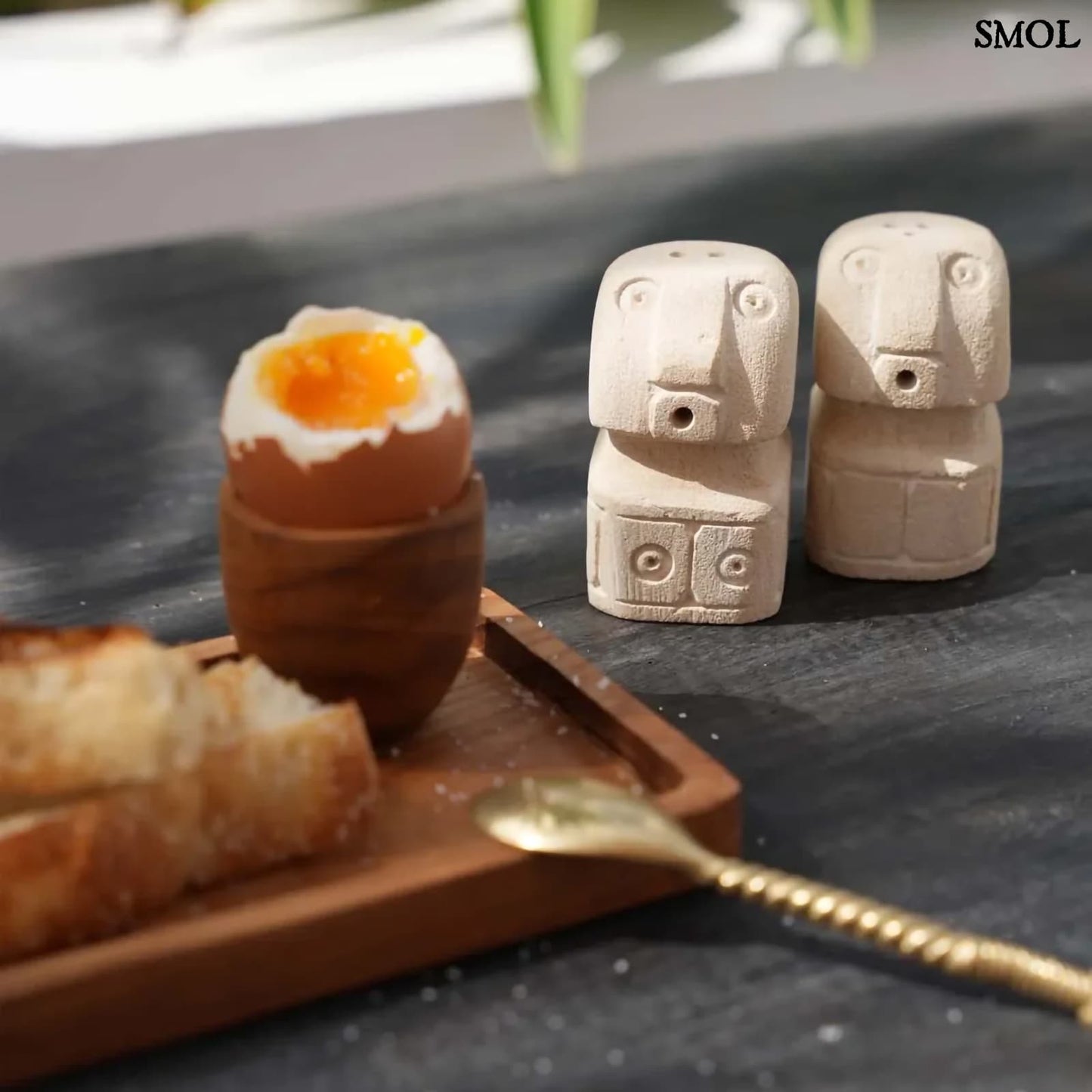 Természetes kő só- és borsszóró szett | SALT SUMBA | SMOL - tojással