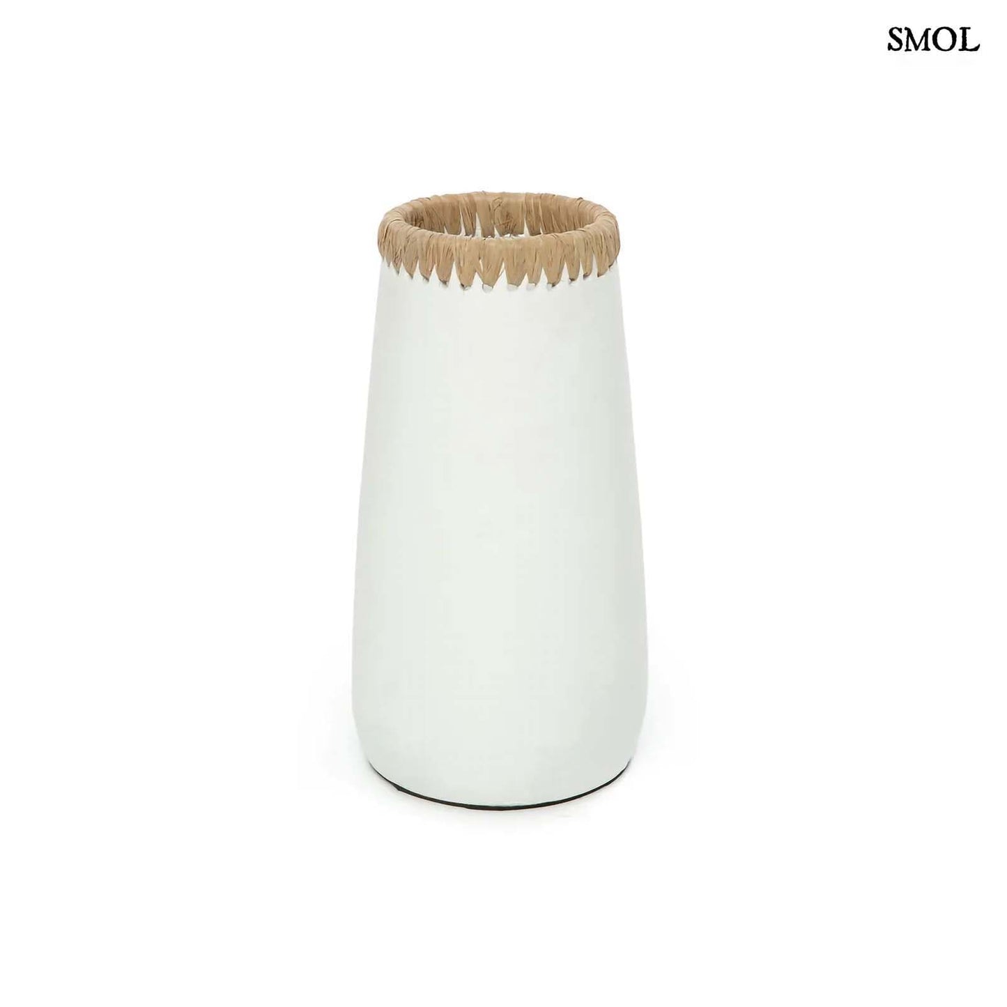 Váza- fehér, terrakotta, raffiával, 26 cm | STEFF - smol.hu - fehér háttérrel