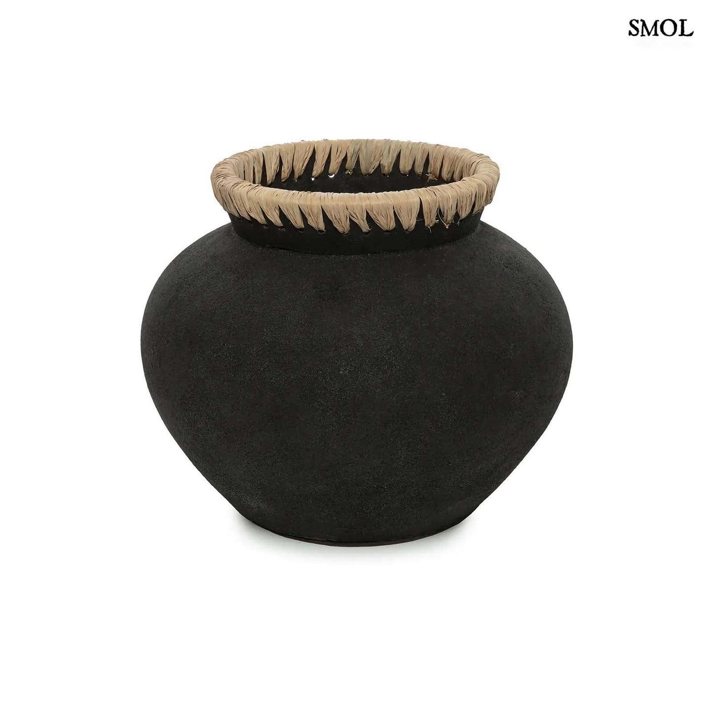 Váza - fekete, terrakotta, raffiával, 29 cm | STAYA - smol.hu - fehér háttérrel