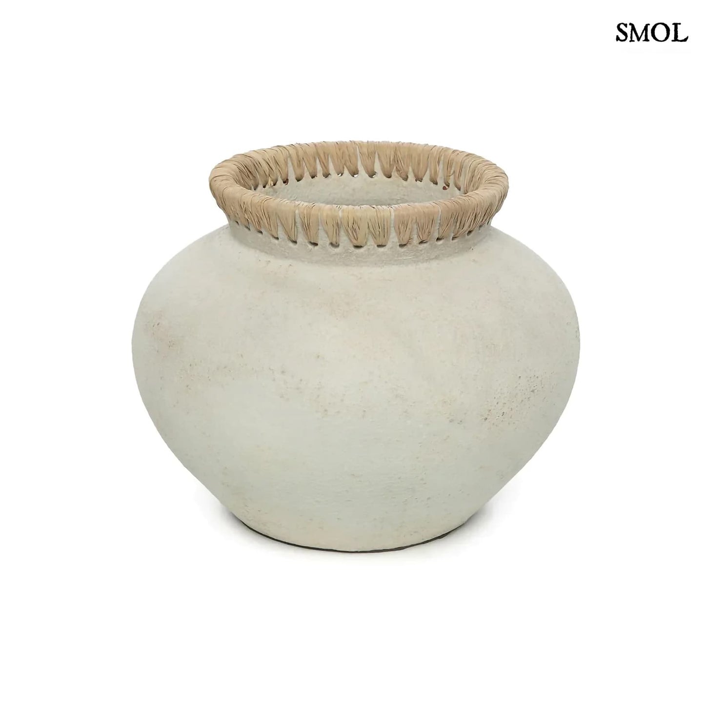 Betonhatású, terrakotta váza raffiával, ⌀29 cm - STYLY - smol.hu - fehér háttérrel