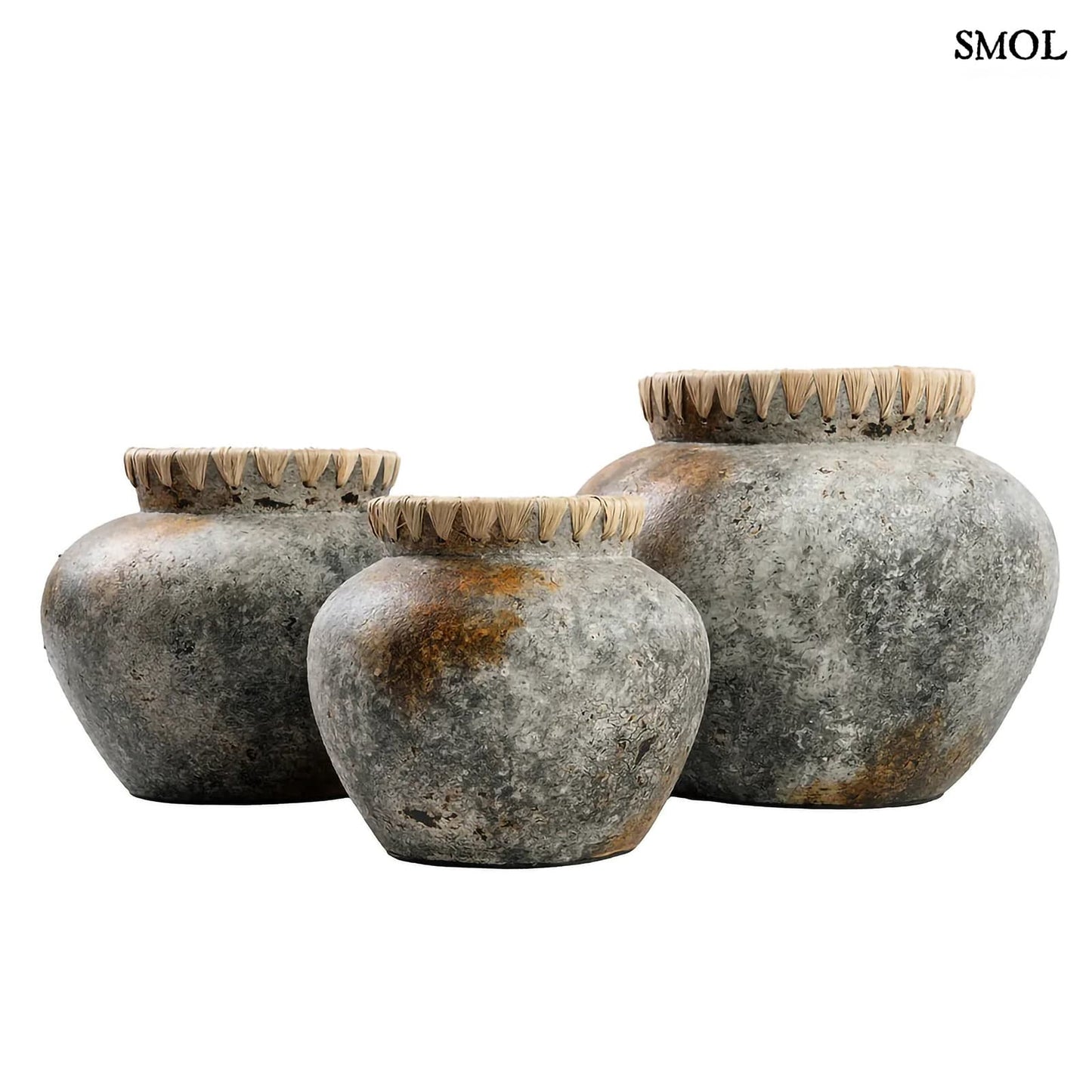 Váza - terrakotta, szürke, raffiával, 29 cm | STENY - smol.hu - három méretben, oldalról