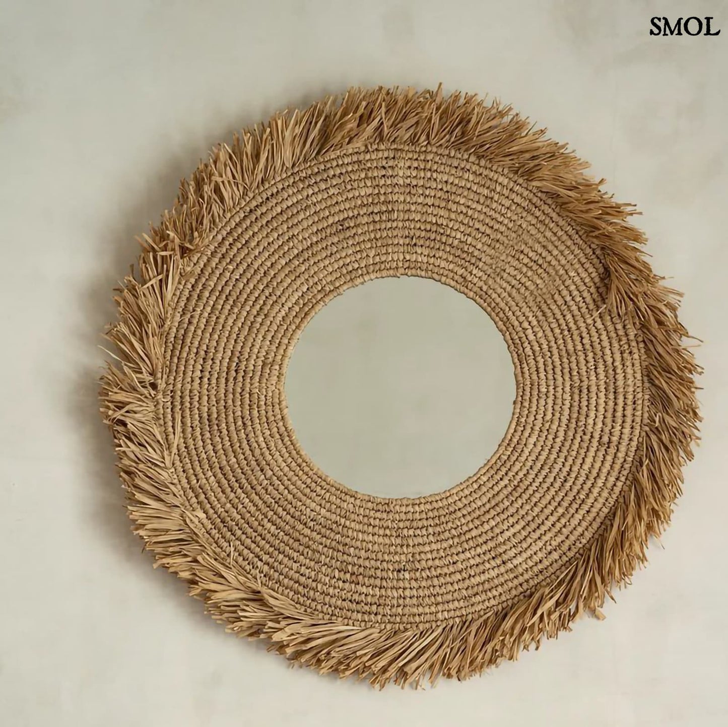 YEMA, falitükör dekoráció természetes raffiával, ⌀60 cm - smol.hu - bézs falon