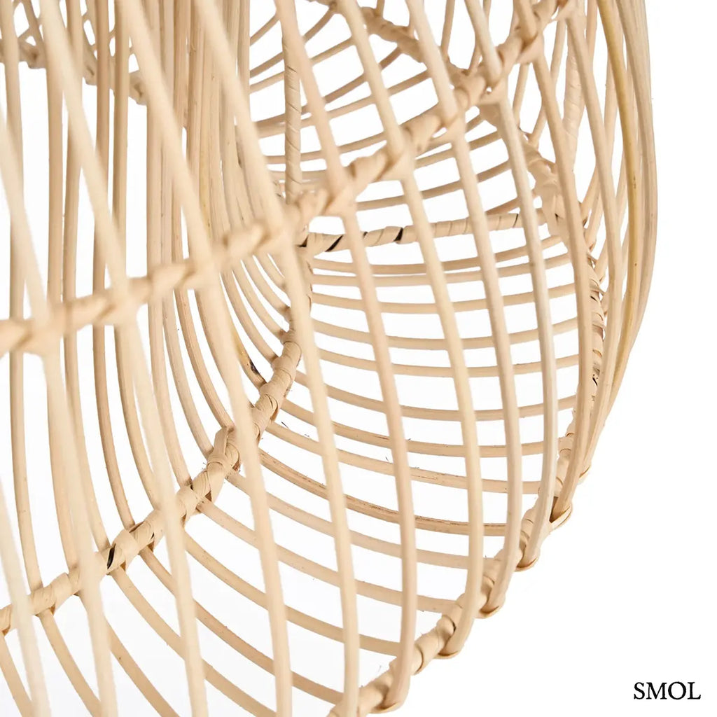 Kézzel font natúr rattan lámpaernyő hagyományos matcha ecset formájú designnal, oldalról nagyítva