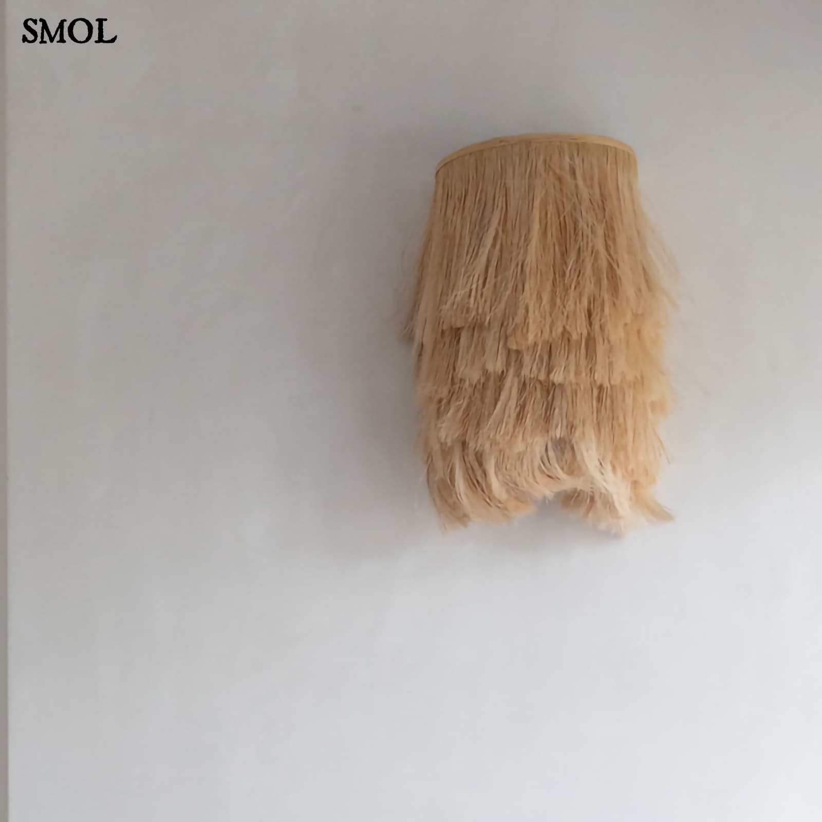 ABACA – természetes falilámpa, natúr - 35 cm - smol.hu - fehér falon 