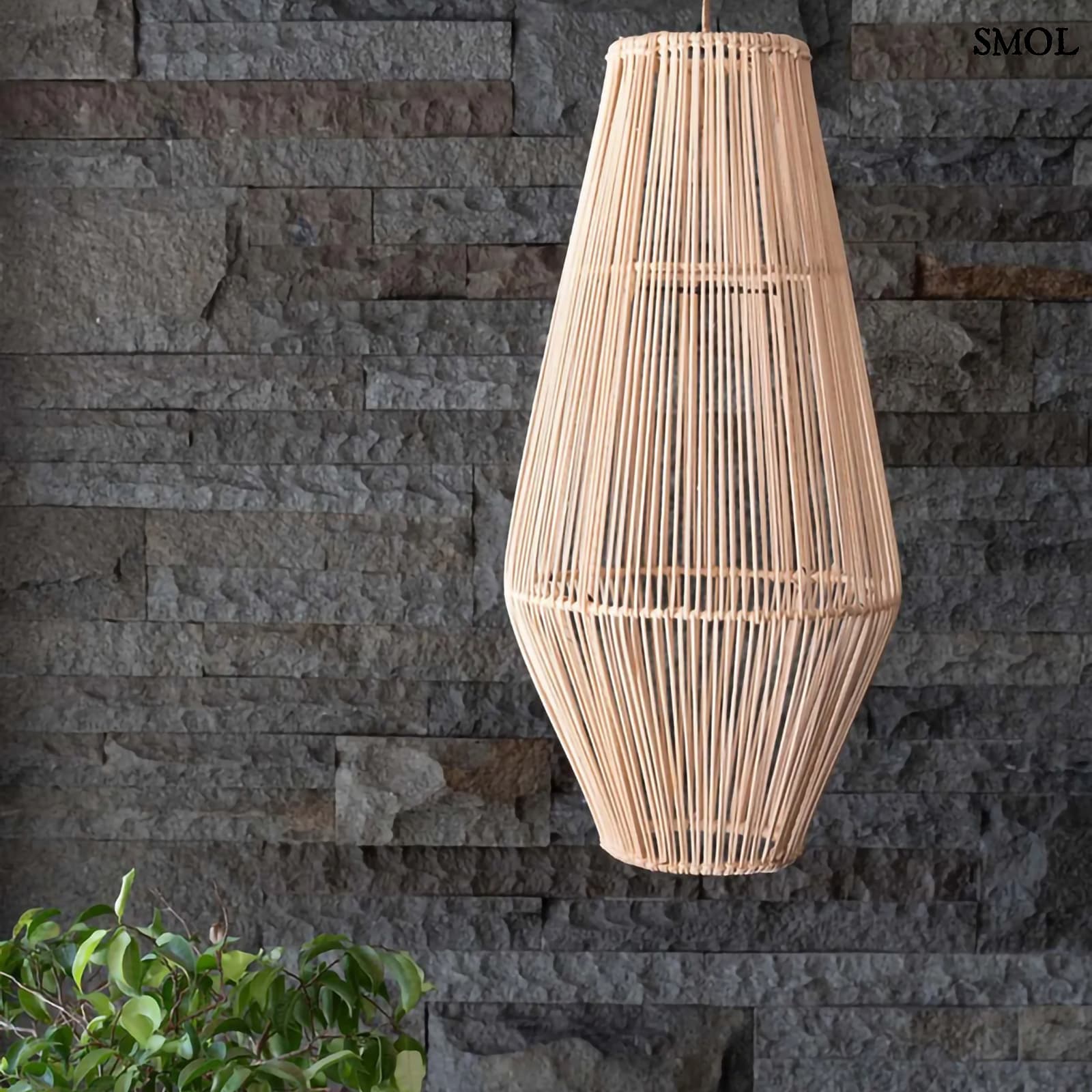 AFRODISIAC - rattan lámpaernyő - natúr, 60 cm - smol.hu - szobában, fekete fal előtt