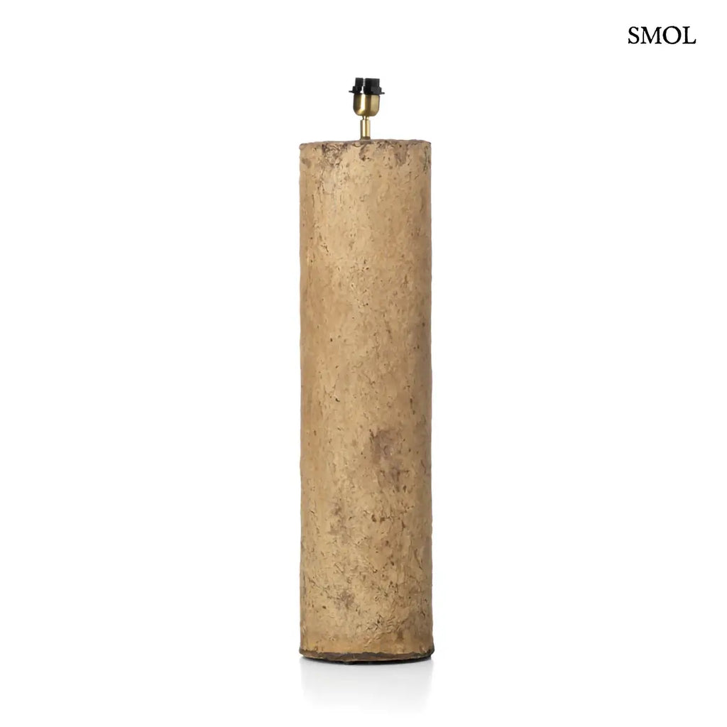 Iszapbarna papírmasé állólámpa totem formával, L méret, 20×75 cm, lámpaernyő nélkül