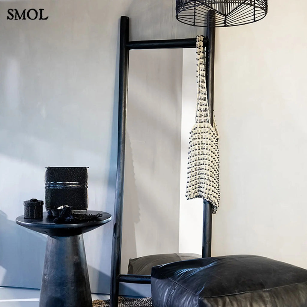 állótükör fekete teakfa keretben, kiegészítőkkel