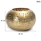 Arany gyertyatartó perforált mintával, meleg fényhatással méretekkel