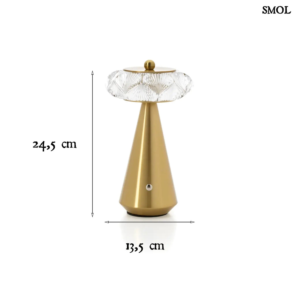 Arany színű, kúpos talapzatú, modern asztali lámpa méretekkel