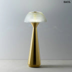 Vezeték nélküli asztali lámpa sárgaréz alappal és textúrált gomba búrával, hideg fénnyel