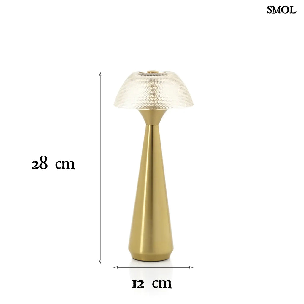 Vezeték nélküli asztali lámpa sárgaréz alappal és textúrált gomba búrával, méretekkel