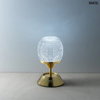 Sárgaréz talpú, kristályhatású, fazettált üveg búrával ellátott, hordozható, tölthető LED asztali lámpa hideg fénnyel