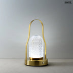 Hordozható LED asztali lámpa arany (brass) színű vázzal és fogantyúval, valamint texturált üveg búrával, hideg fénnyel