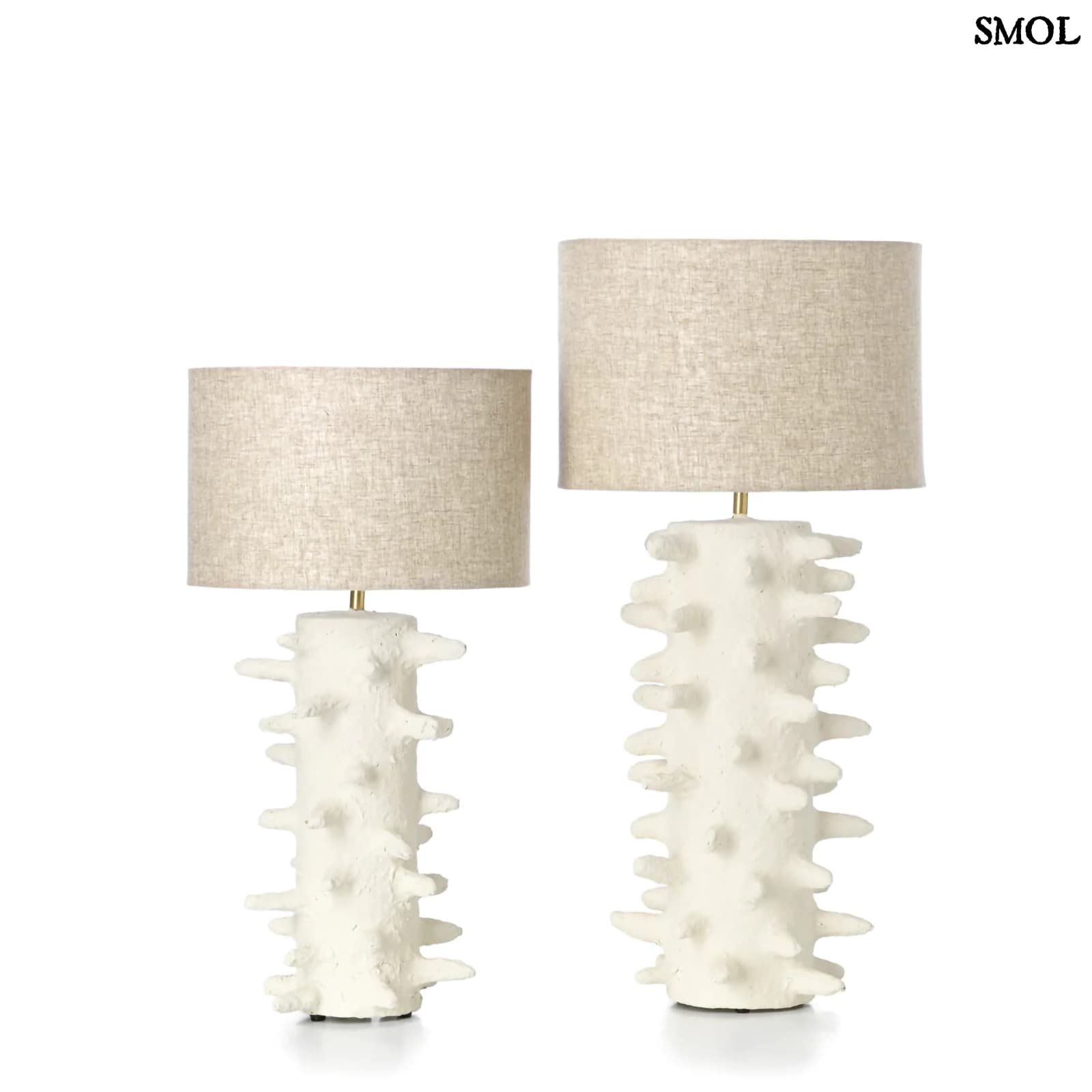 Fehér papírmasé asztali lámpa texturált, tüskés talppal és bézs lámpaernyővel két méretben