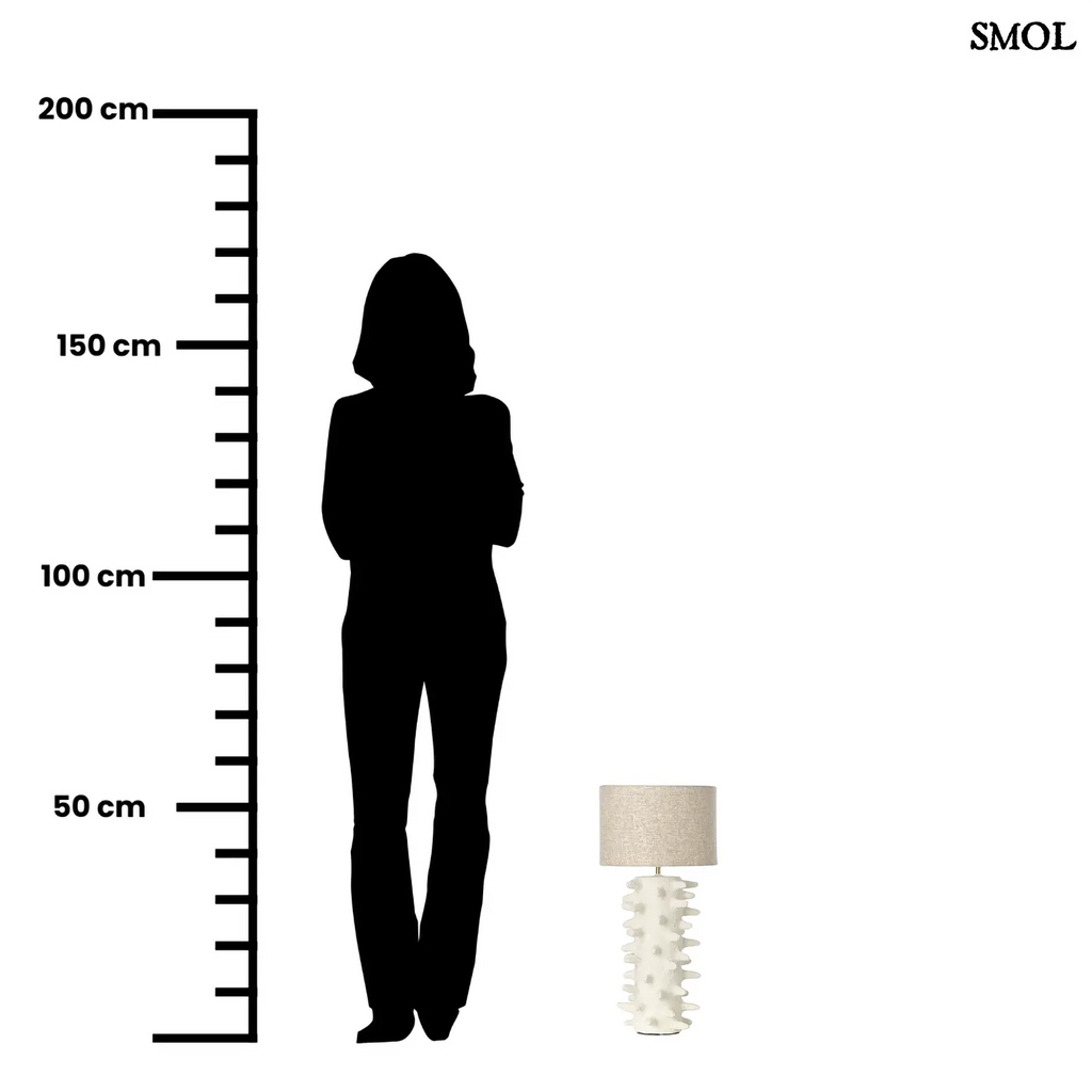 Fehér papírmasé asztali lámpa texturált, tüskés talppal és bézs lámpaernyővel méretarányosan