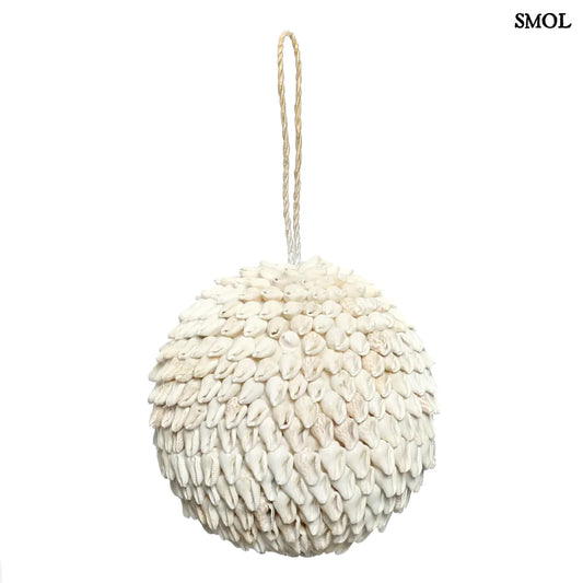 BUBBLE SHELL, fehér kagylós, gömb függődísz, ⌀12 cm - smol.hu - fehér háttérrel
