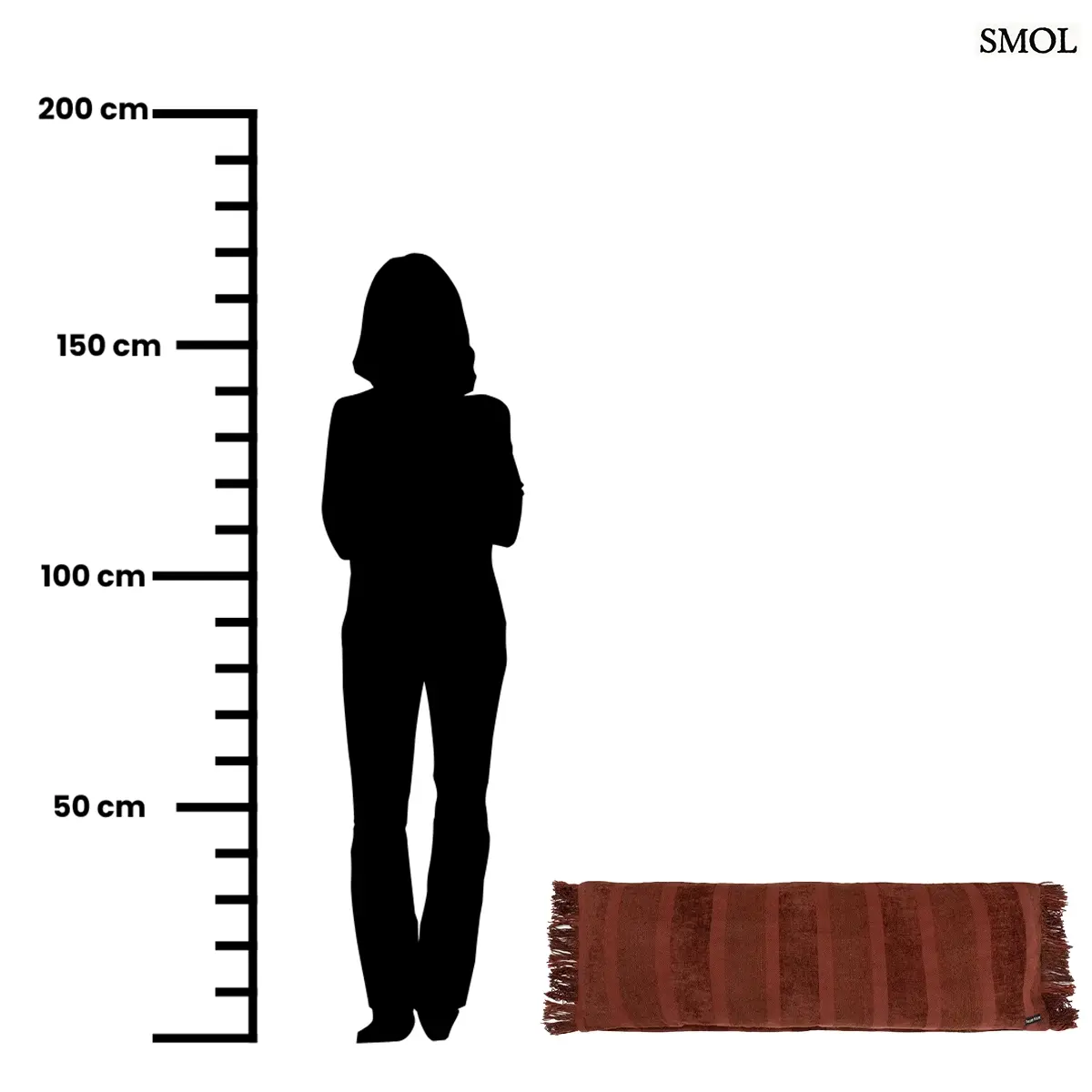 Hosszúkás bordó bársony díszpárnahuzat rojtokkal és csíkos textúrával, méretarányosan