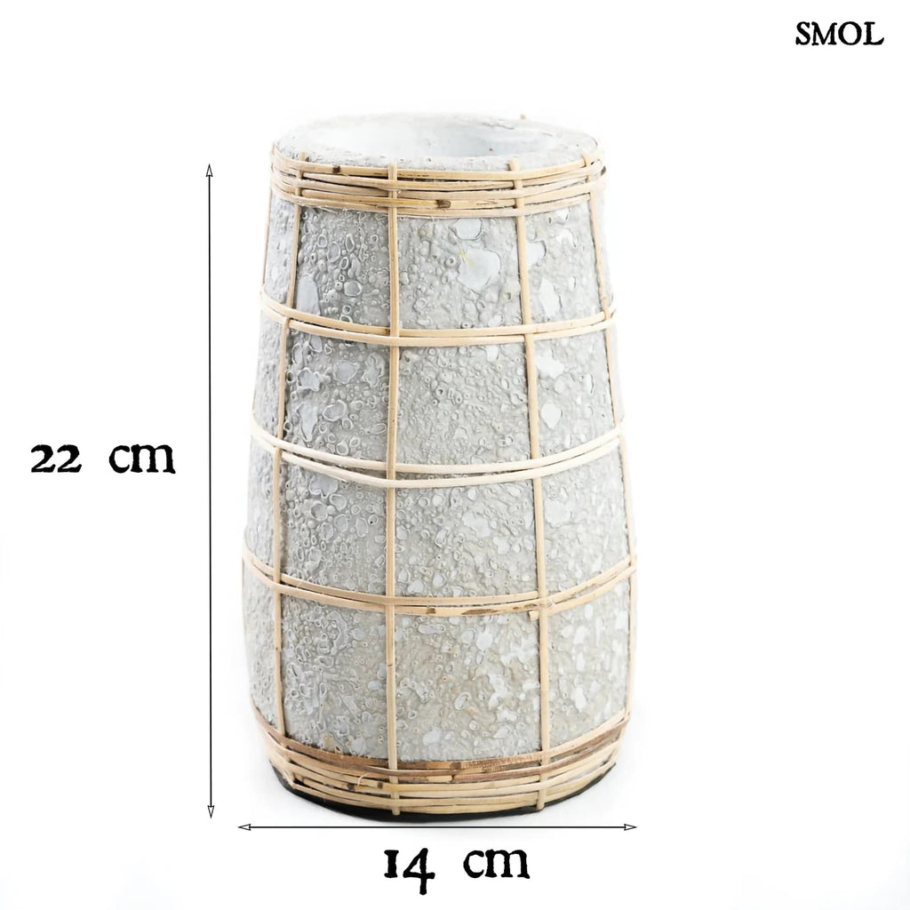 Betonhatású terrakotta váza rattannal - S | CUTIE | SMOL - méretekkel