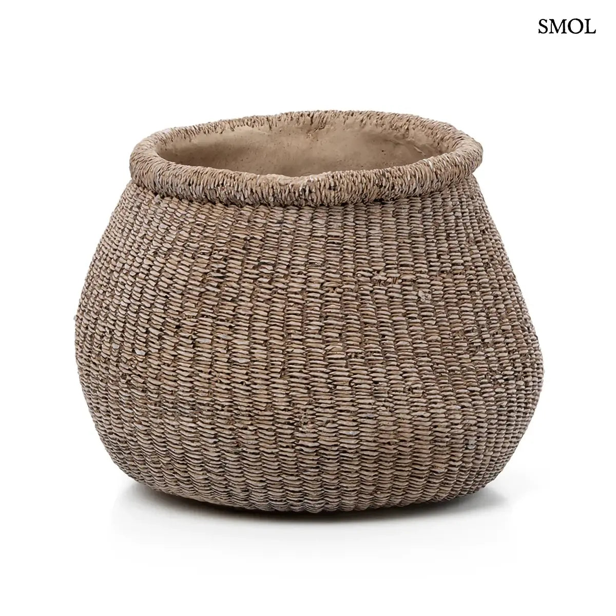 Barna betonkaspó fonott mintázattal, gömbölyű forma, L méret, 25×19 cm, fehér háttérrel