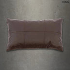 Csokoládébarna, hatpaneles bőr díszpárnahuzat selymes borjúbőrből, 30x50 cm-es méretben, szürke háttérrel