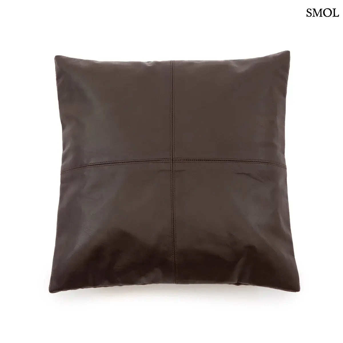 Négypaneles barna borjúbőr párnahuzat prémium minőségben, fehér háttérrel