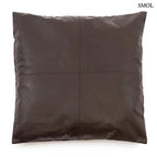 Négypaneles csokoládébarna valódi bőr díszpárnahuzat 60x60 cm-es méretben, prémium borjúbőrből, fehér háttérrel