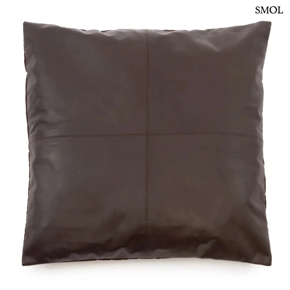 Négypaneles csokoládébarna valódi bőr díszpárnahuzat 60x60 cm-es méretben, prémium borjúbőrből, fehér háttérrel