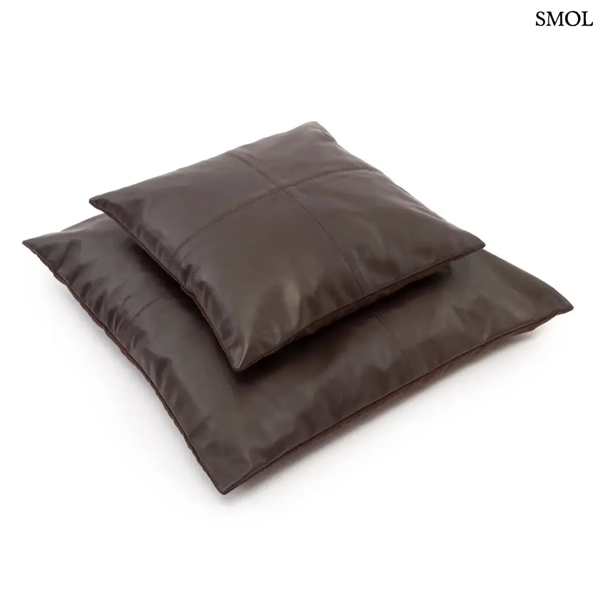 Négypaneles csokoládébarna valódi bőr díszpárnahuzat 60x60 cm-es méretben, prémium borjúbőrből, két méretben, egymáson