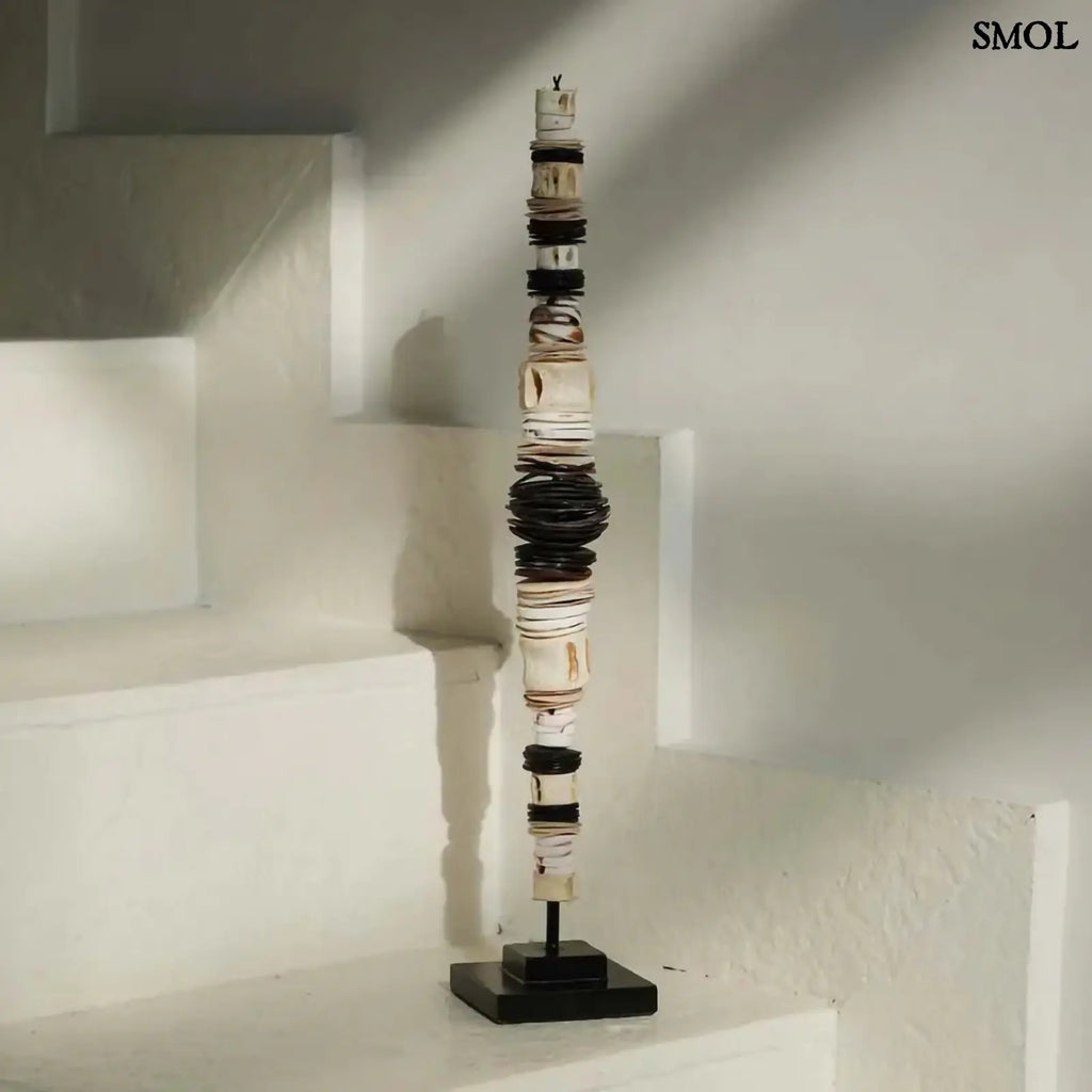 Dekoráció Kagylóval Állványon – L | MONEY | SMOL - lépcsőn