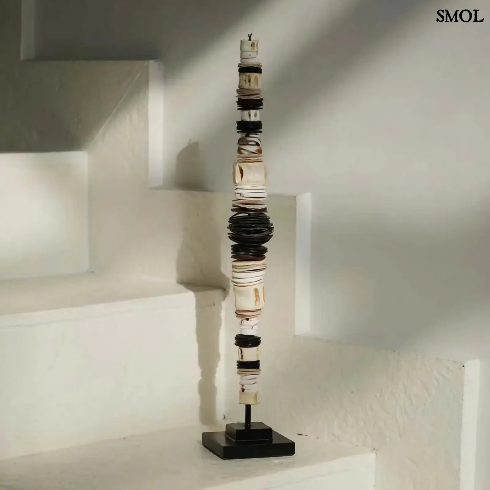 Dekoráció Kagylóval Állványon – L | MONEY | SMOL - lépcsőn