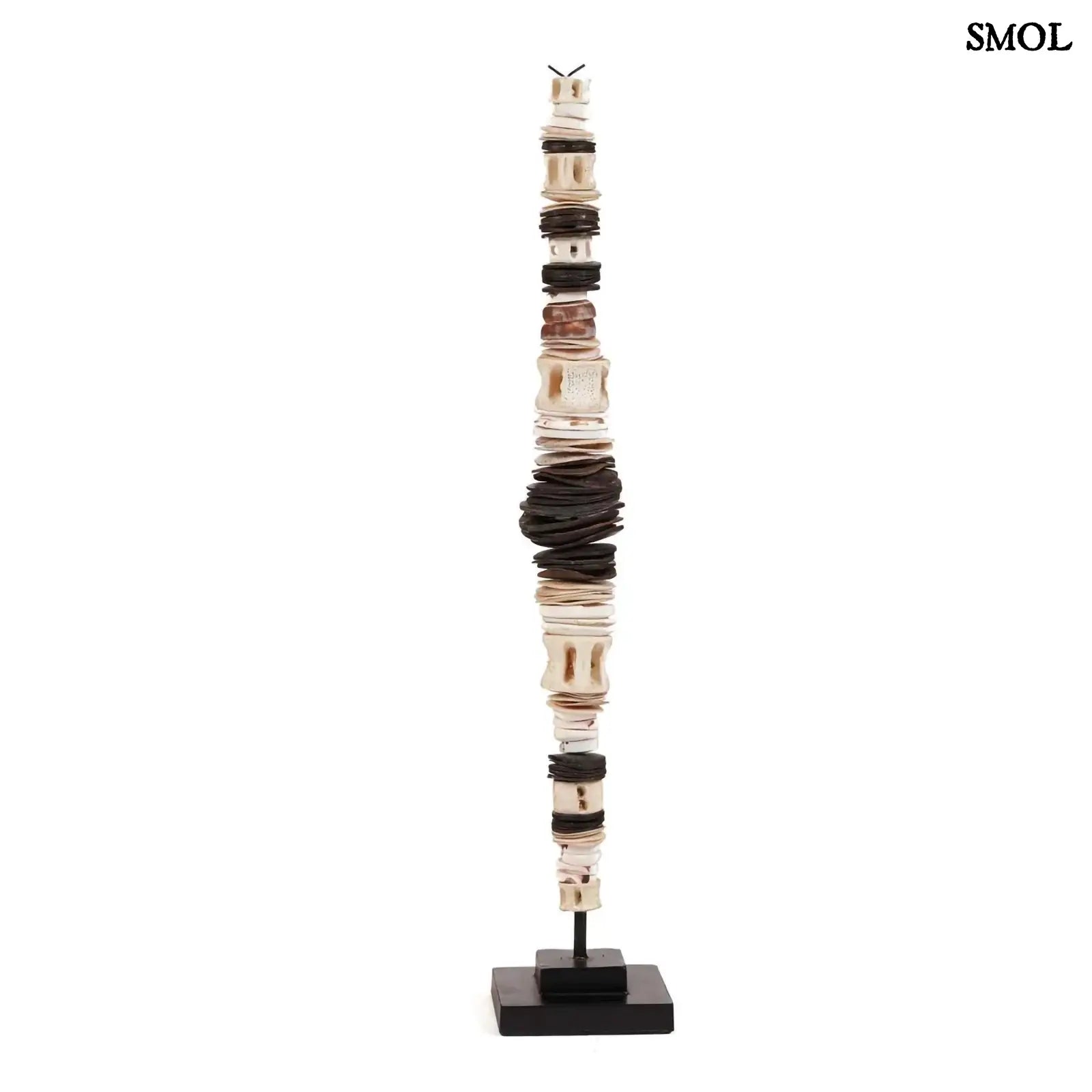 Dekoráció Kagylóval Állványon – L | MONEY | SMOL - fehér háttérrel