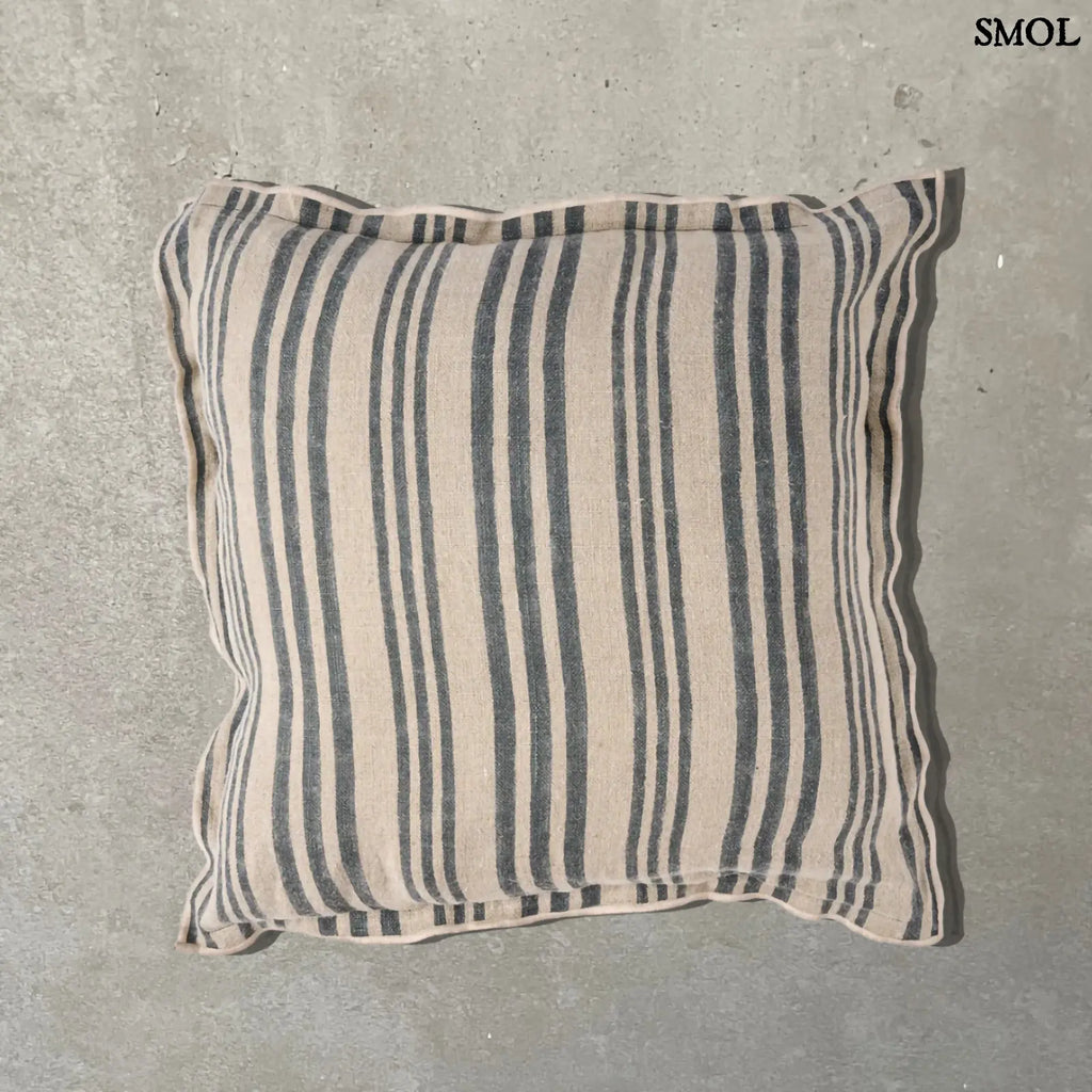 Díszpárnahuzat Nordic, 50x50 cm, lenvászon és bársony, natúr fekete csíkos szürke háttérrel