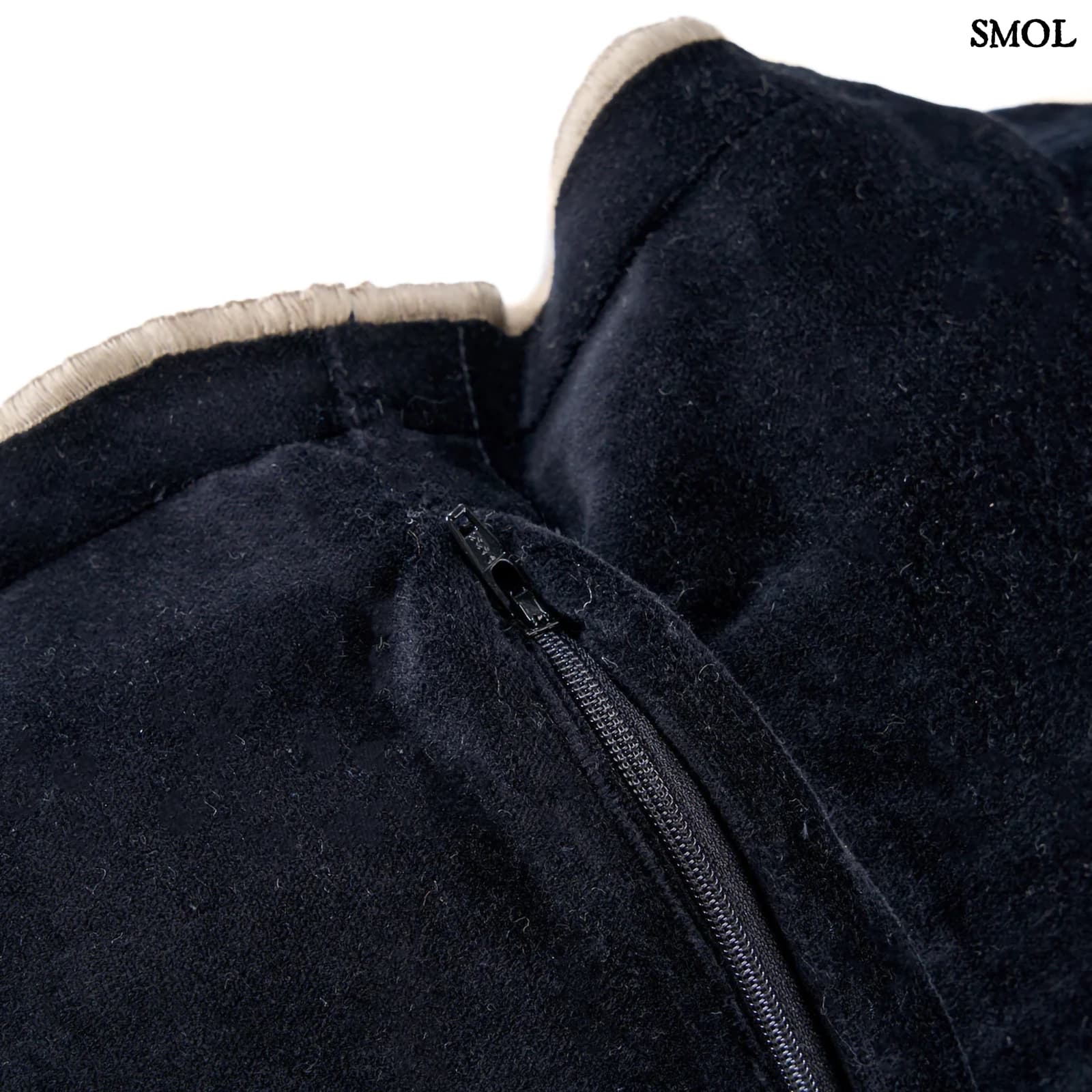 Díszpárnahuzat Nordic, 50x50 cm, lenvászon és bársony, natúr fekete csíkos cipzárral