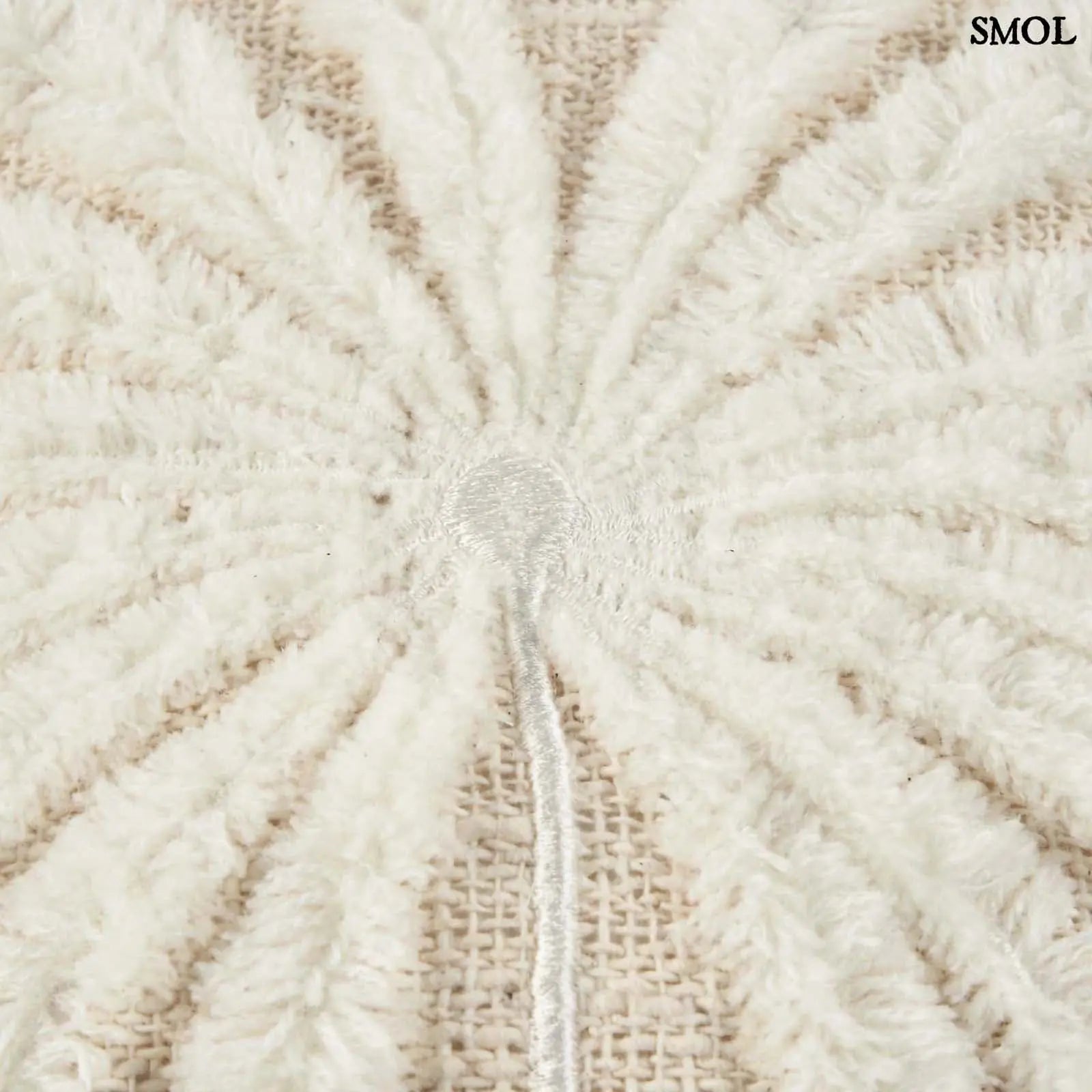 Pálmaleveles díszpárnahuzat natúr-fehér színben, textúrált, boho stílusú pamut és raffia anyagból közepe nagyítva