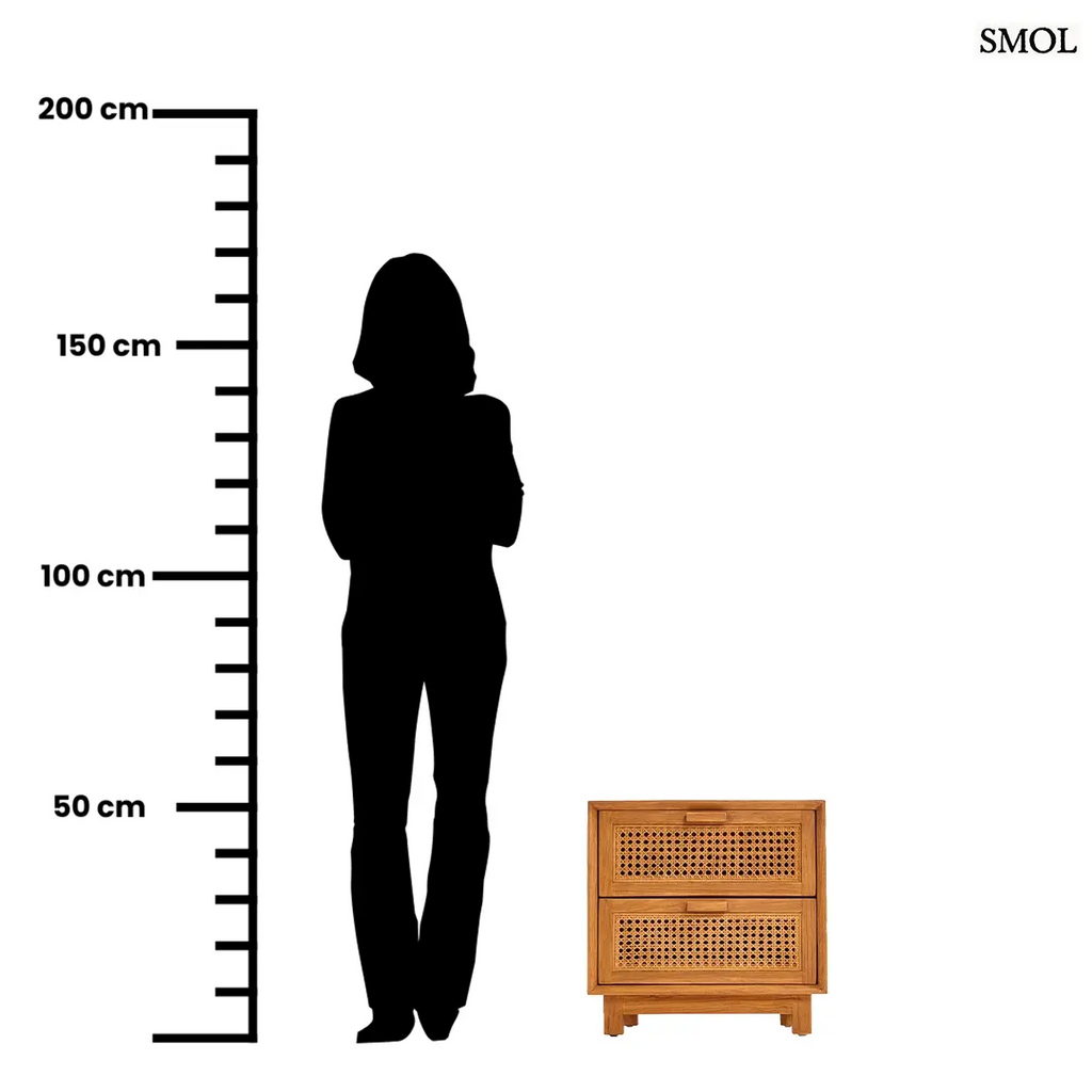 Tömör teakfa éjjeliszekrény natúr színben, kézzel font rattan betétes fiókokkal, méretarányosan