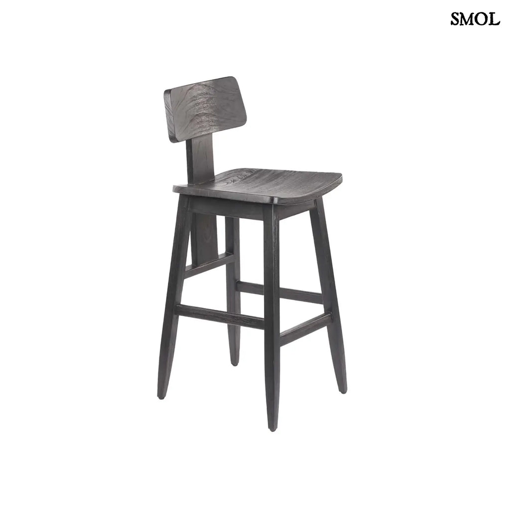 Fekete fa bárszék LovYa, tömör teakfa háttámlával, modern konyhaszigethez fehér háttérrel