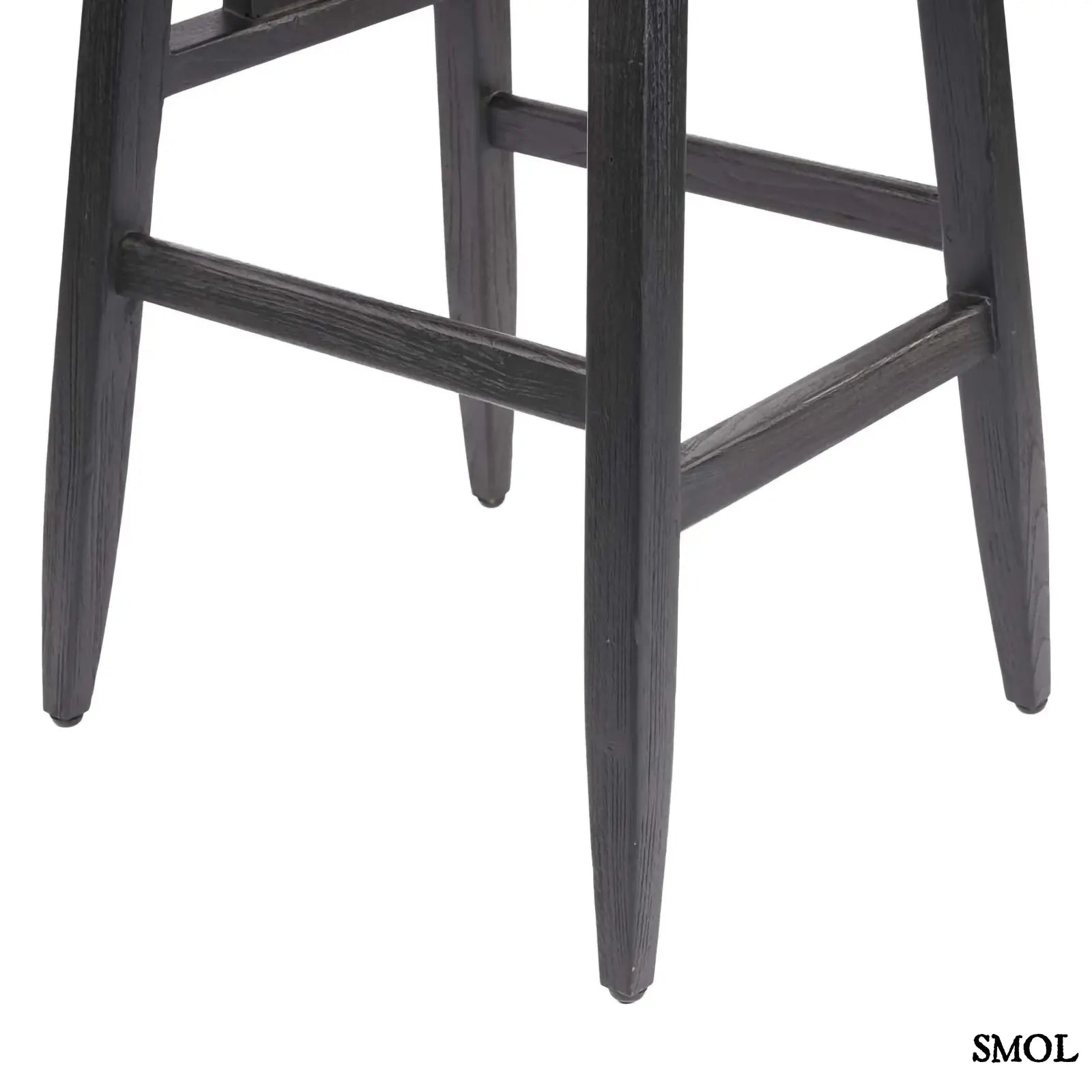 Fekete fa bárszék LovYa, tömör teakfa háttámlával, modern konyhaszigethez lábak nagyítva