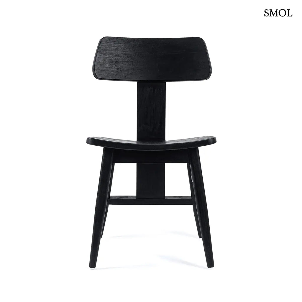 LovYa fekete tömör teakfa étkezőszék, skandináv design, szemből, fehér háttérrel